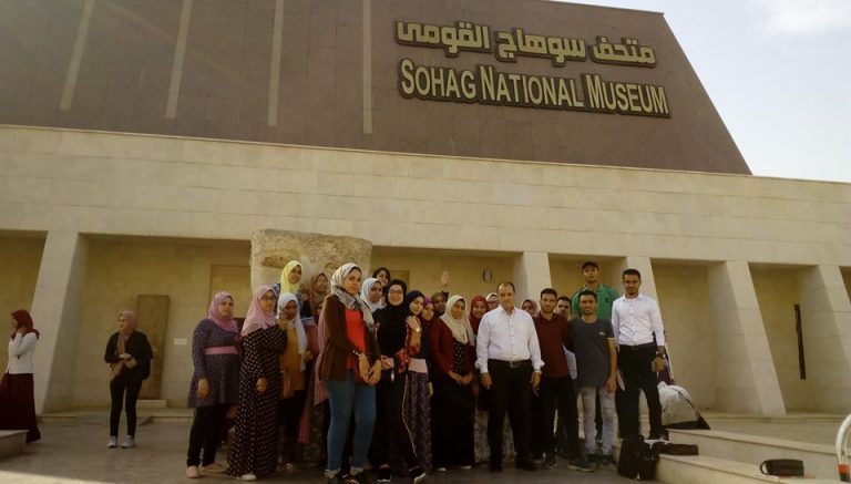 قسم الآثار الإسلامية بكلية الآثار يصطحب طلابه لزيارة متحف سوهاج