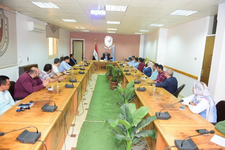 رئيس جامعة سوهاج يناقش الاستعدادات لبدء العمل بمنظومة Thinqi، وآليات تحديث موقع الجامعة الالكتروني
