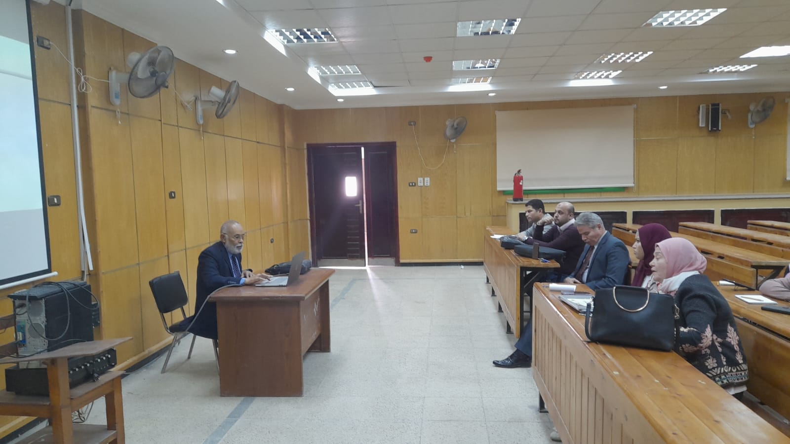 ورشة عمل عن كيفية اعداد الاختبارات الالكترونية