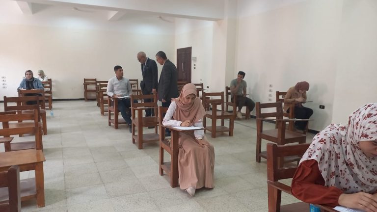 تفقد سعادة الأستاذ الدكتور/ عبد الناصر ياسين سير أعمال الأمتحانات بكلية الآثار