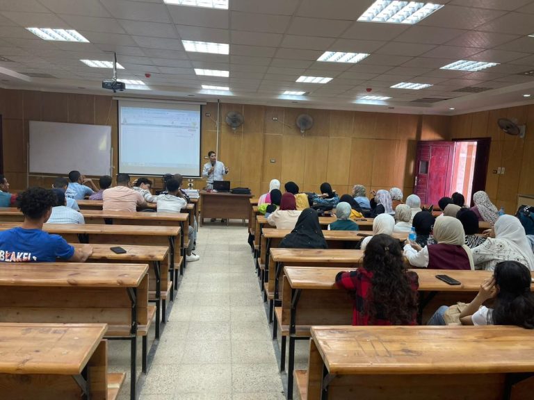 ورشة عمل عن ” كيفية اختيار المواد الدراسية باللائحة الجديدة (الساعات المعتمدة) على منصة زاد بكلية الآثار