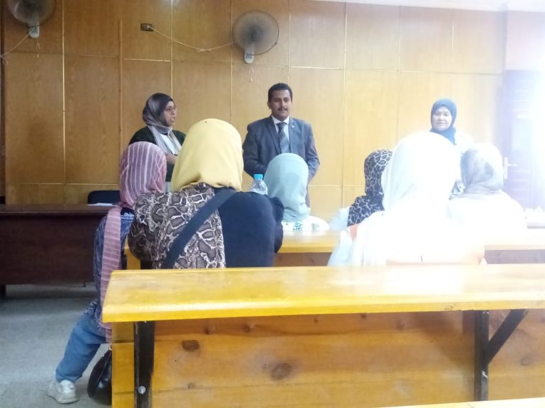 لقاء تعريفى لطلاب الفرقة الأولى بالقسم  الآثار الإسلامية حول التعريف باللائحة الجديدة بنظام الساعات المعتمدة