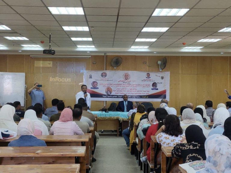 كلية الآثار بسوهاج تنظم ندوة توعوية عن الصحة الإنجابية ومخاطر الزيادة السكانية