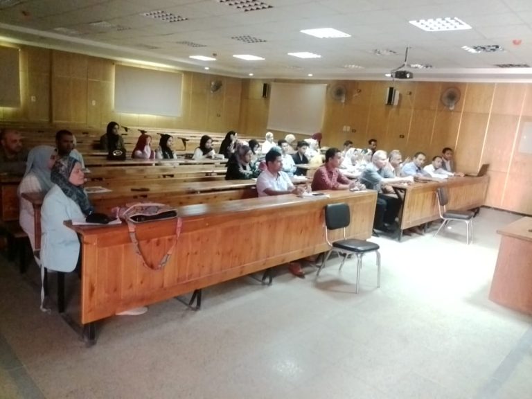 سيمنار علمى بقسم الآثار الإسلامية حاضر فيه الاستاذ الدكتور محمد عبد الستار عثمان