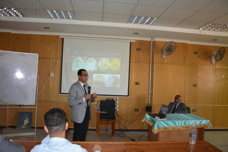 فعاليات السيمنار العلمى الاول لقسم الترميم