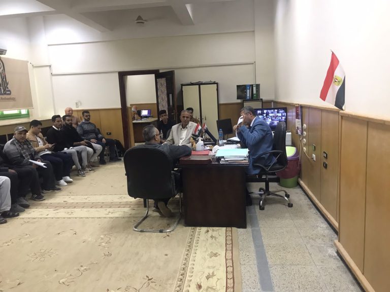 اجتماع الجهاز الادارى بالكلية للوقوف على التجهيزات والاستعدادت لحث الموظفين والعاملين بالكلية على المشاركة الايجابية فى الانتخابات الرئاسية المقبلة