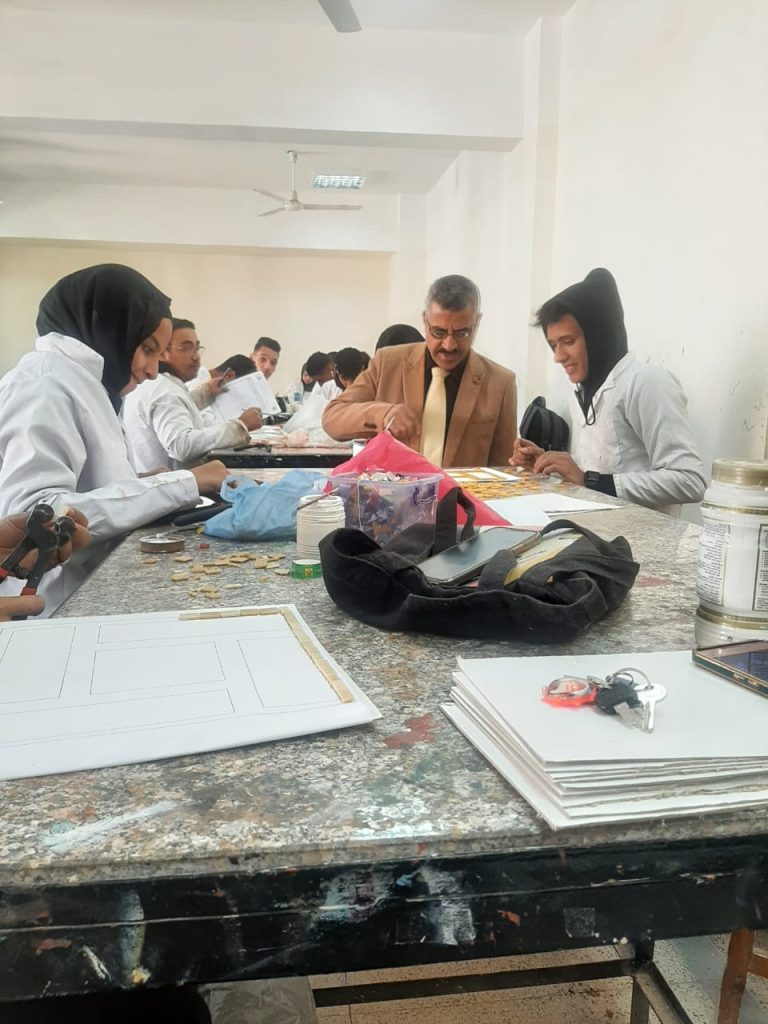 متابعة الاستاذ الدكتور/ فهيم فتحى حجازى عميد كلية الآثار الامتحانات العملى لقسم الترميم