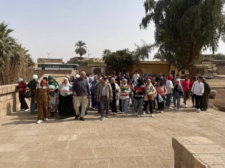 الزيارة الميدانية للمواقع الأثرية بسوهاج (للفرقة الأولى) بكلية الآثار..