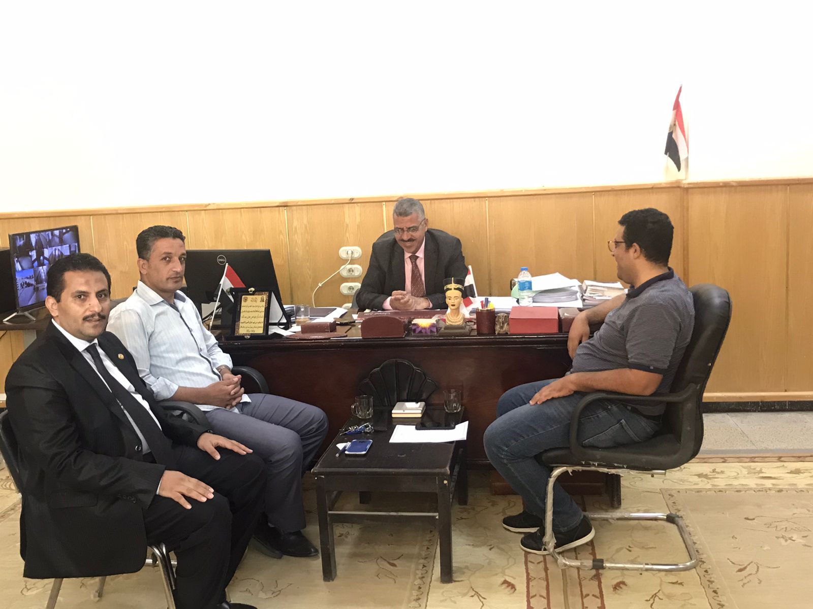 اجتماع العميد بالسادة الوكلاء للوقوف على الاستعدادات لبداية العام الدراسى الجديد ومناقشة ما تم تنفيذه فى الفترة السابقة .