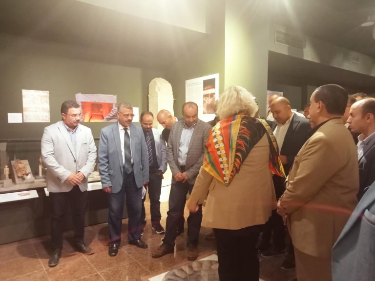 معالي عميد الكلية أ.د. فهيم فتحي حجازي يشهد افتتاح معرض مقتنيات مقبرة حاكم الصعيد “وني” من عصر الأسرة السادسة.