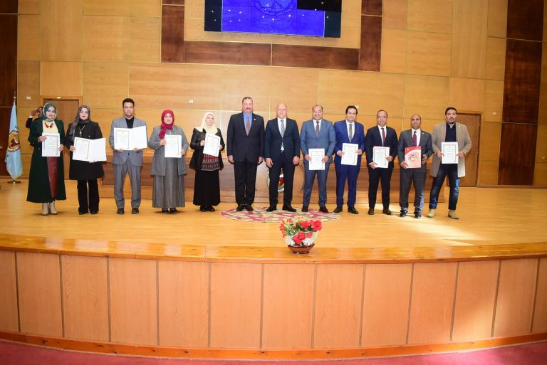 مشاركة كلية الآثار في دورة الدراسات الإستراتيجية والأمن القومي