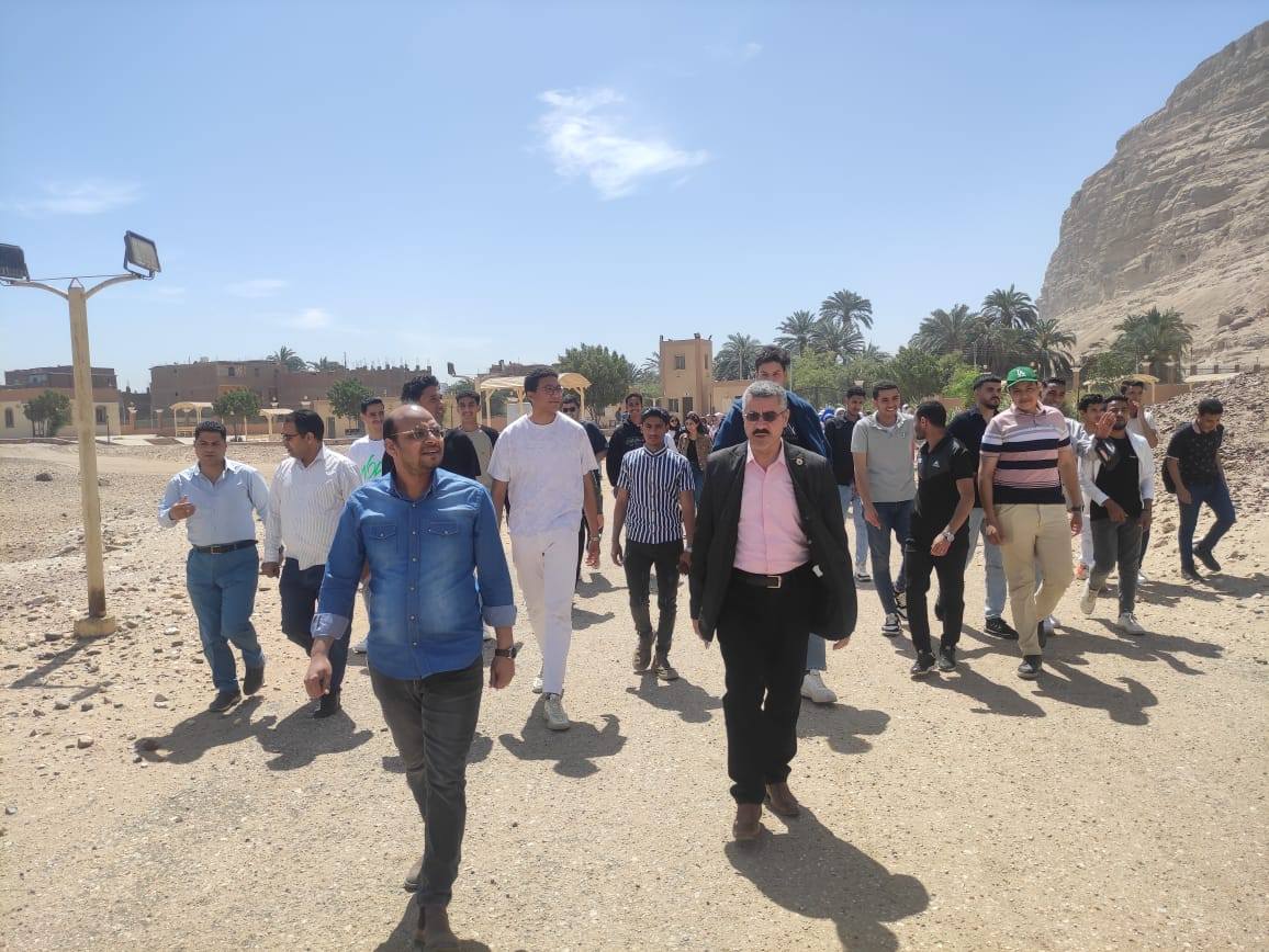 الزيارة الميدانية الثالثة لآثار سوهاج عبر العصور لمنطقة آثار الشيخ حمد لطلاب المستوى الأول لاقسام الكلية الثلاثة