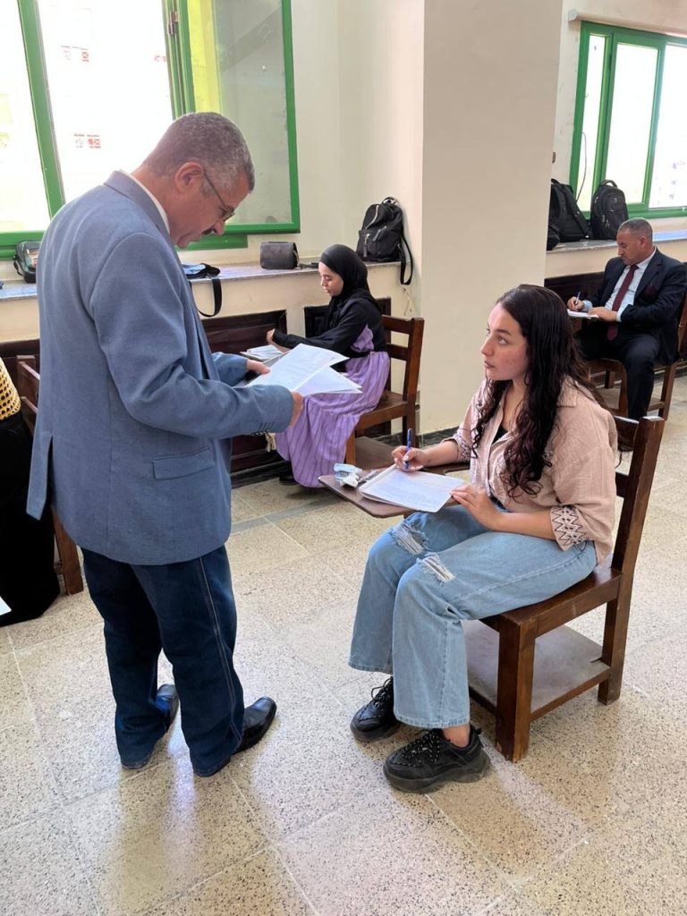 بدأ أمتحانات الدراسات العليا بالكلية