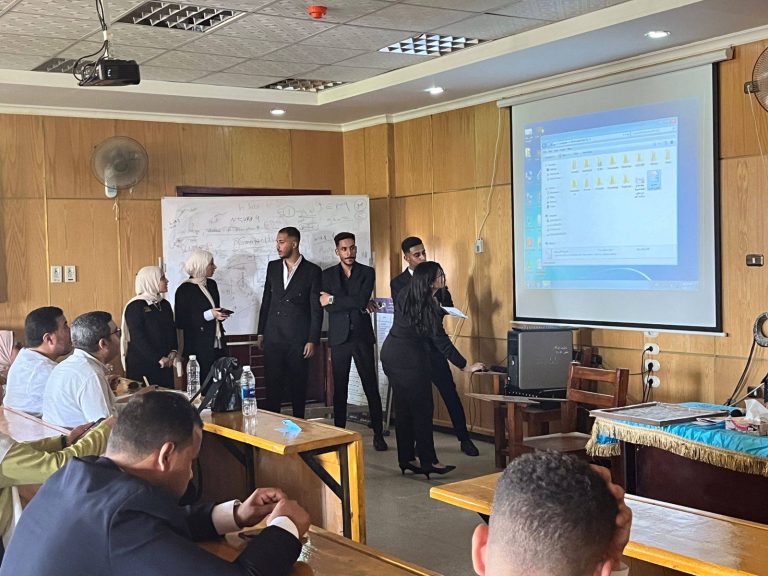 مُناقشة مشروعات تخرج الفرقة الرابعة بقسم الآثار ترميم الآثار