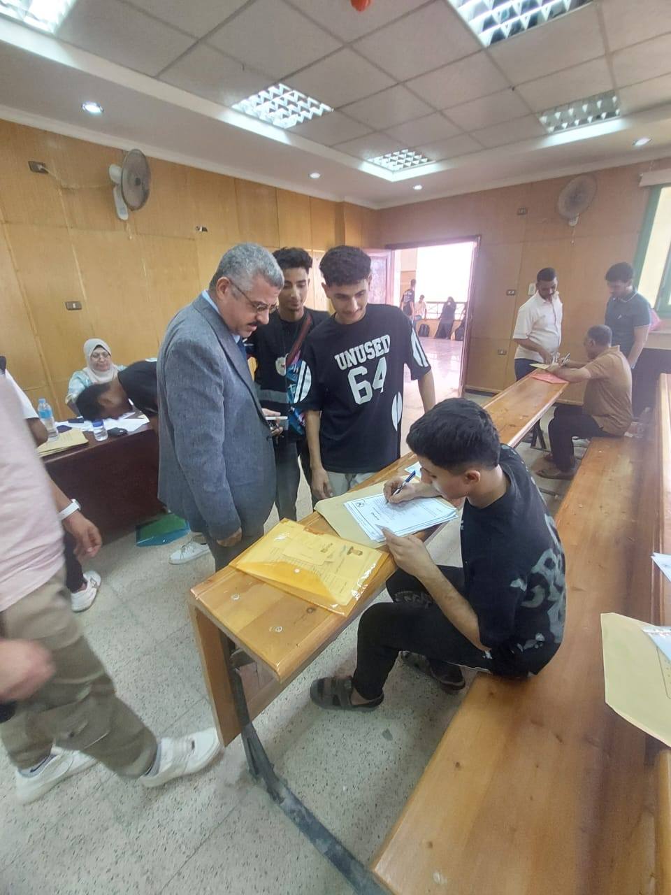 اصلت كلية الآثار اليوم استقبال طلابها الجدد للعام الجامعي 2025/2026، وذلك لتسليم الملفات واستكمال إجراءات الكشف الطبي اللازمة للالتحاق بالكلية.