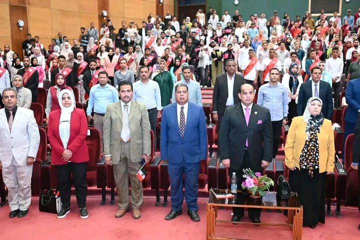 كلية الآثار تشارك في الملتقى التثقيفي الطلابي الاول والخاص باحتفالات الجامعة بنصر أكتوبر المجيد 52