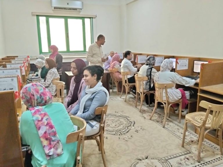 تدريب موظفي المكتبات والهيئة المعاونة على رفع الكتب على موقع المكتبة الإلكترونية