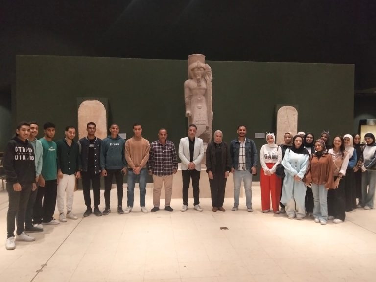 ندوة التوعية الأثرية لكلية الألسن في متحف سوهاج القومي