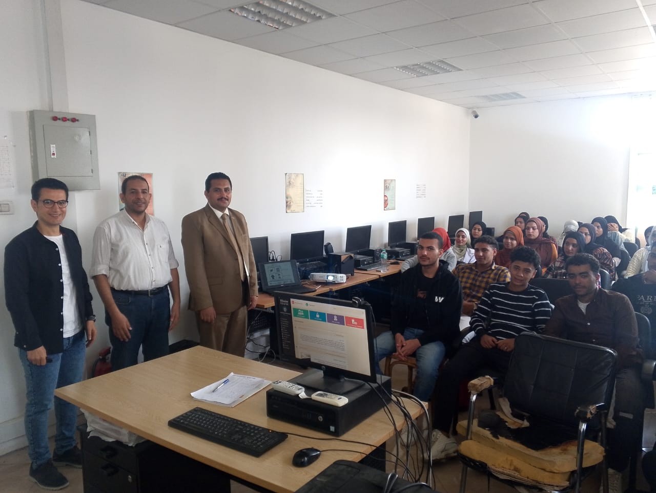 ورة التنمية البشرية بعنوان: “المهارات الحياتية”