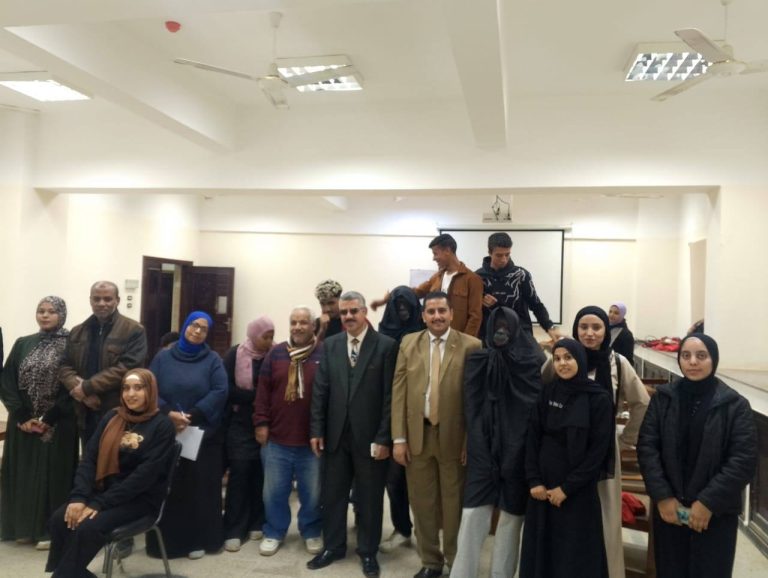 تواصل الكلية متابعة نشاط المسرح الطلابي في مرحلته النهائية استعدادًا للمشاركة في مسرح الجامعة