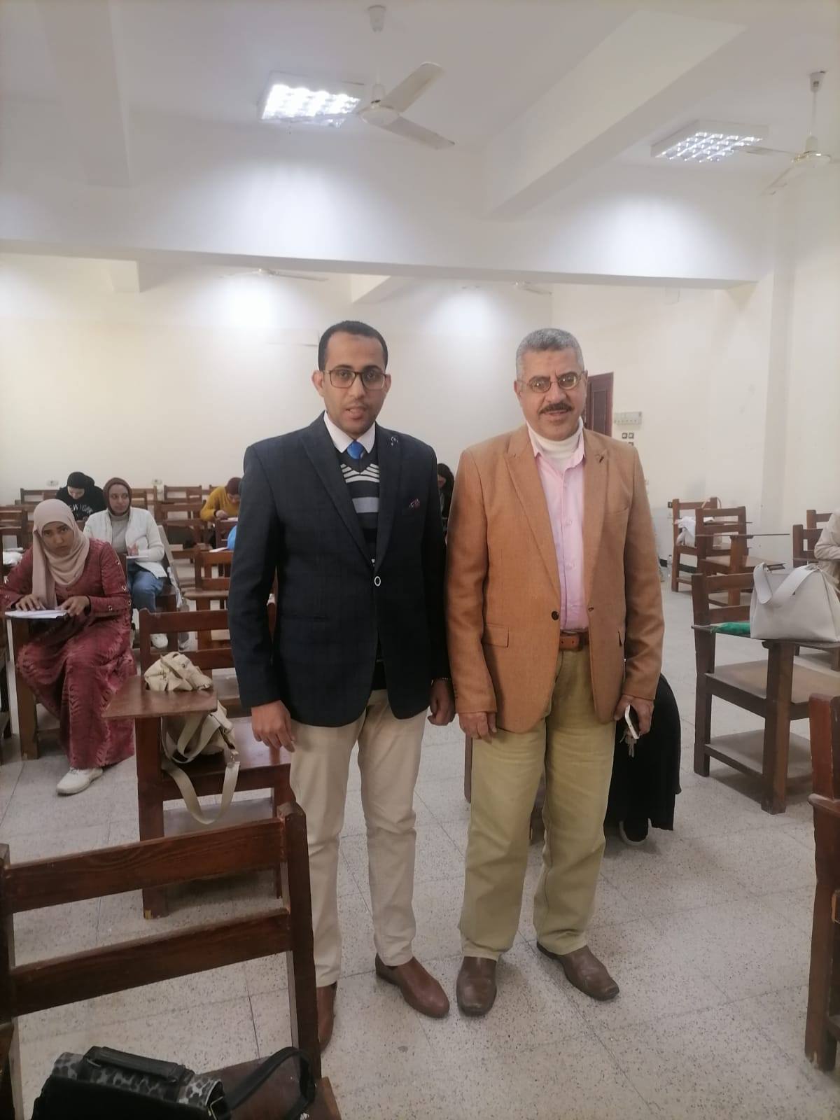 تفقد معالي أ.د./ فهيم حجازي اليوم سير الامتحانات العملية بقسم ترميم الآثار