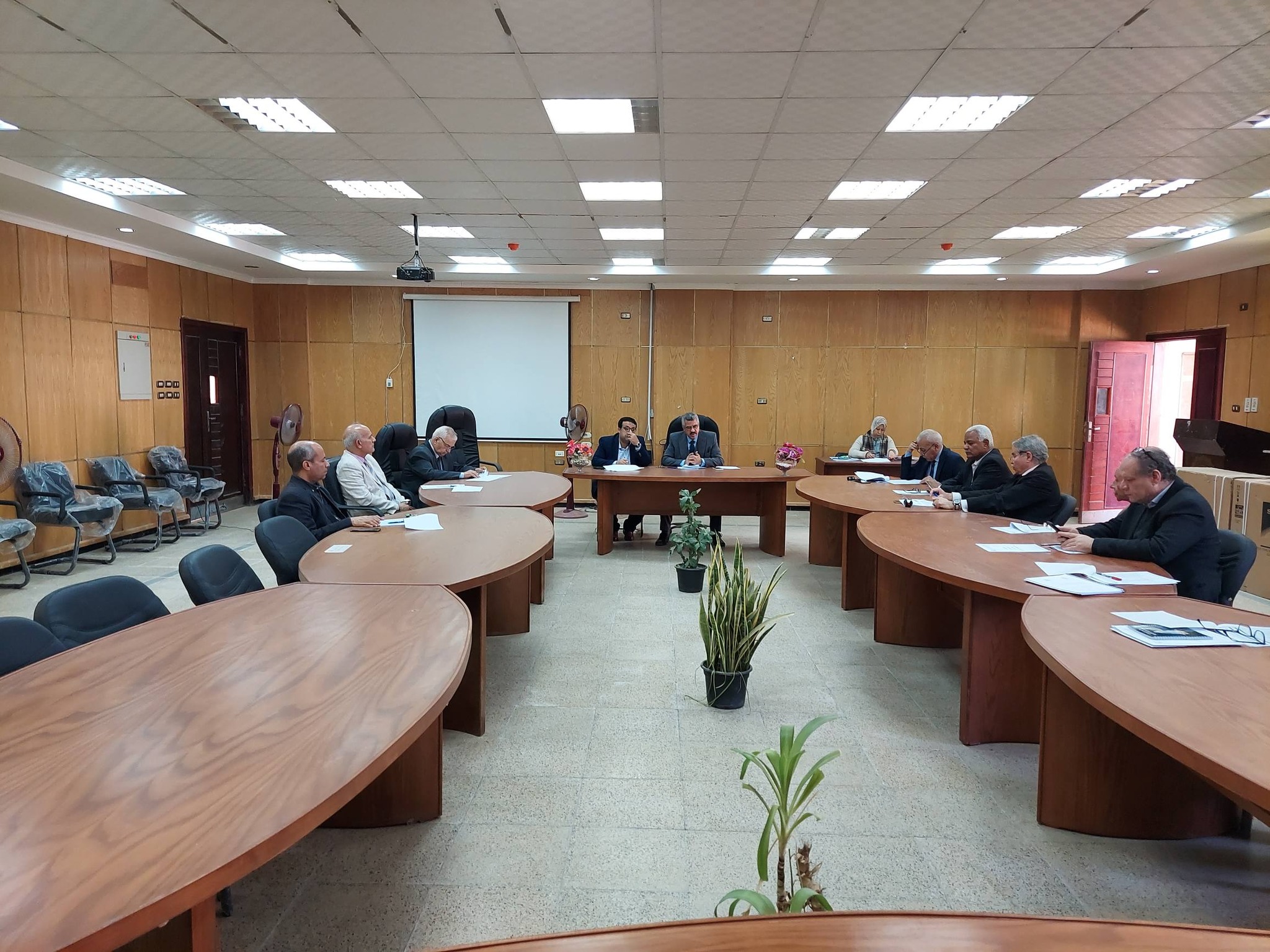 عُقد مجلس كلية الآثار في جلسته رقم (106)، والمنعقدة يوم الاثنين الماضي، حيث ناقش المجلس عددًا من الموضوعات المدرجة بجدول الأعمال