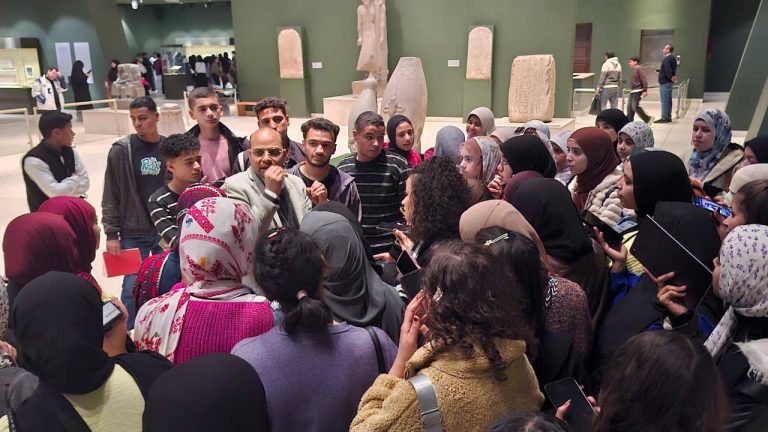 أولى الزيارات الميدانية إلى متحف سوهاج القومي في إطار تفعيل الجانب التطبيقي لمقرر «آثار سوهاج عبر العصور»