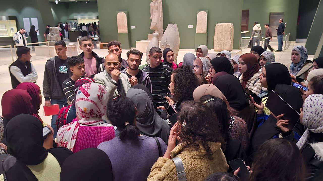 أولى الزيارات الميدانية إلى متحف سوهاج القومي في إطار تفعيل الجانب التطبيقي لمقرر «آثار سوهاج عبر العصور»