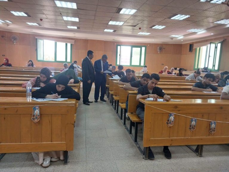متابعة مستمرة لسير أعمال امتحانات الفصل الدراسي الثاني بالكلية