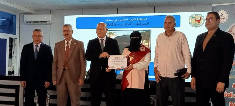 يتقدم معالي عميد الكلية أ.د. فهيم حجازي، والسادة أعضاء هيئة التدريس والهيئة المعاونة والجهاز الإداري والطلاب، بخالص التهاني القلبية إلى الاستاذة / أسماء سامي